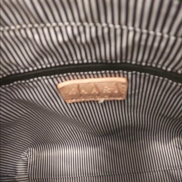 KAARI BLUE BRAND NEW HAND BAG REGULAR 78$ - Picture 2 of 3